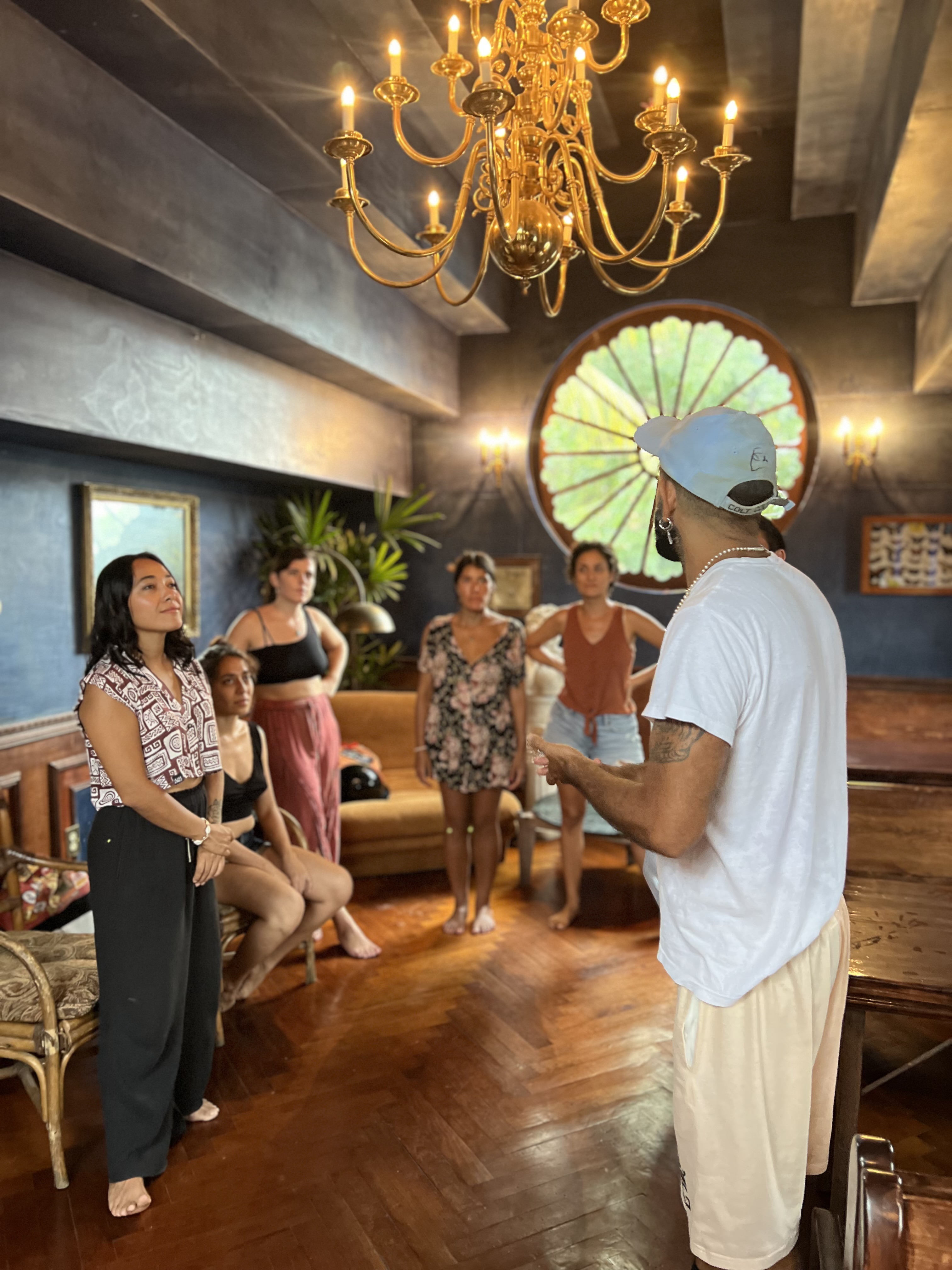 A group workshop in La Guarida's blue-walled room on the Stories Behind the Storefronts tour in Tulum